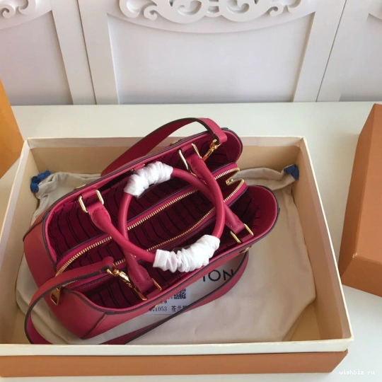 WIS BB MONTAIGNE LOUIS VUITTON 0905